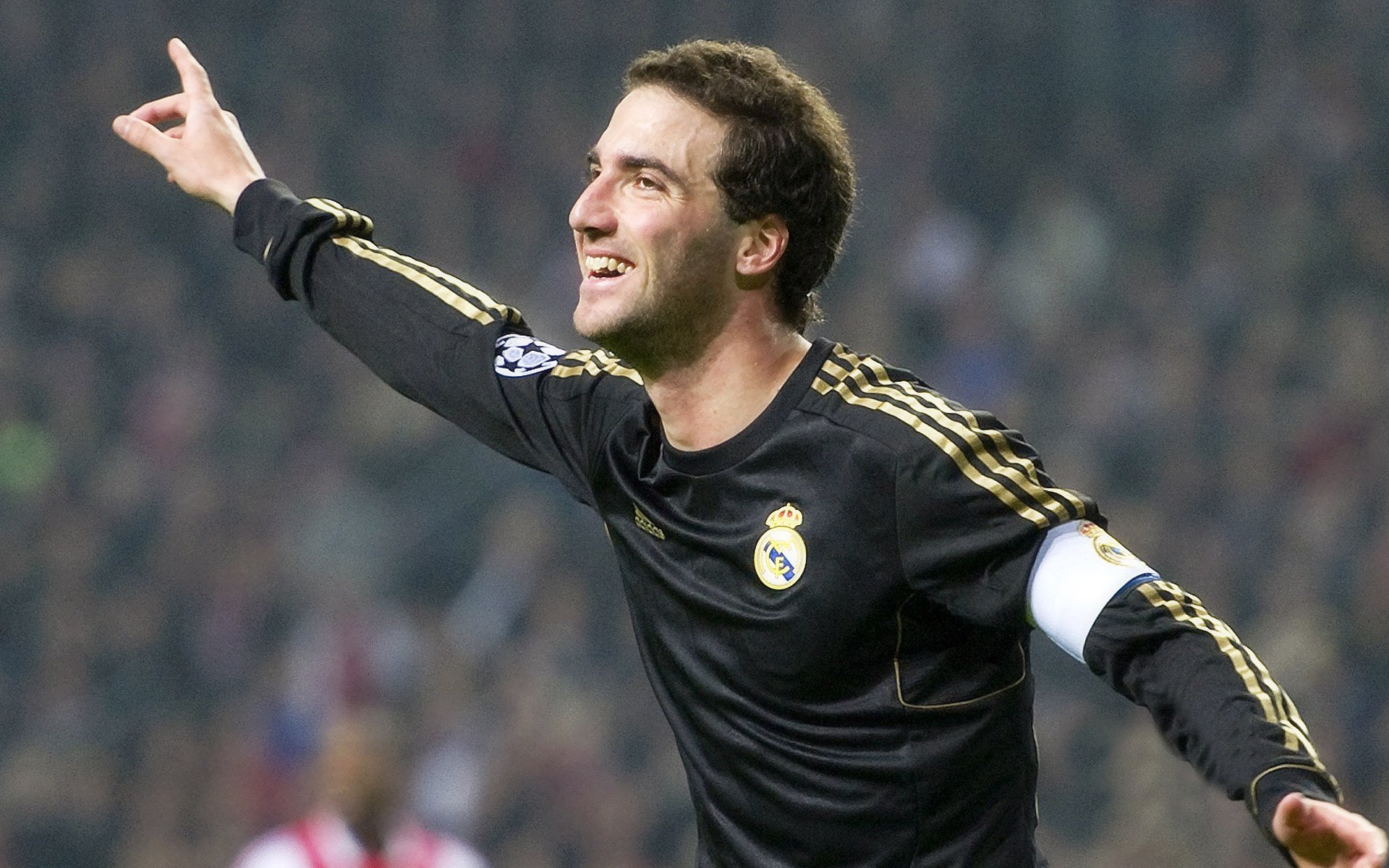 帕特森的快速突破与精准传球，助袋鼠队进攻更加锐利，帕特森拳王